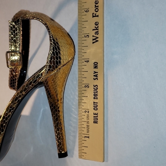 Women's Colin Stuart Gold Heels New - Picture 4 of 9